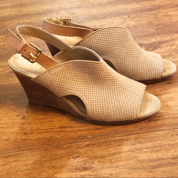 Reba by Reba McEntire Tan Peep Toe Anny Sandals 10 - Picture 2 of 15